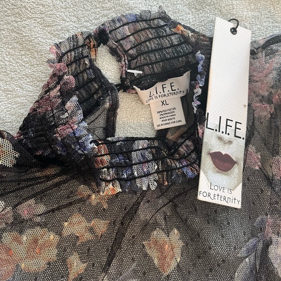 Womens blouse - Picture 2 of 5